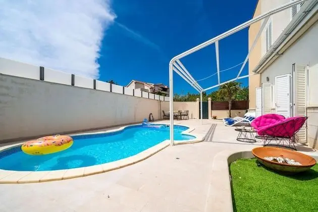 Apart Daire (Two Bedroom Apartment with Pool)