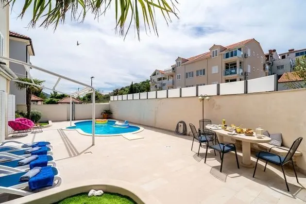 Apart Daire (Two Bedroom Apartment with Pool)