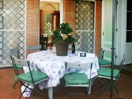 Ev
