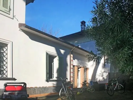 Ev