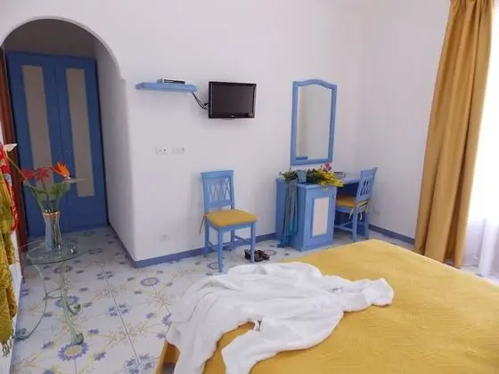 Basic Tek Büyük veya İki Ayrı Yataklı Oda