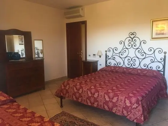 Üç Kişilik Oda, Birden Çok Yatak, Sigara İçilmez, Bahçe Manzaralı