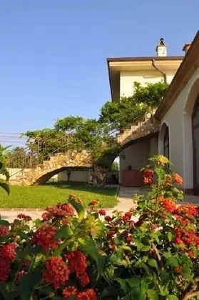 Üç Kişilik Oda, Birden Çok Yatak, Sigara İçilmez, Bahçe Manzaralı