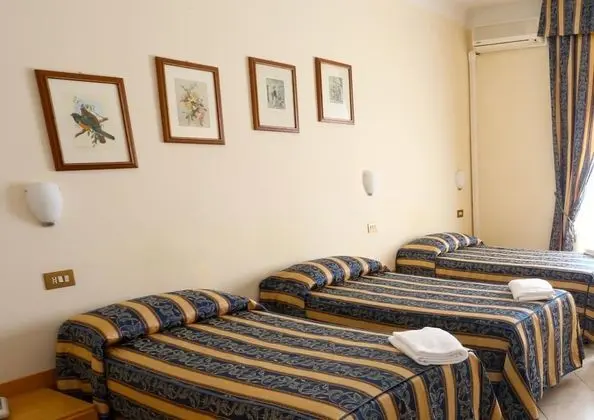 Üç Kişilik Oda