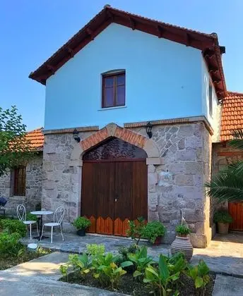Mansion Cottage - Split Level with Patio
