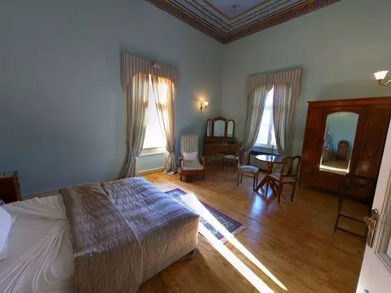 Mansion Superior Suite with Jetted Tub and Pool View