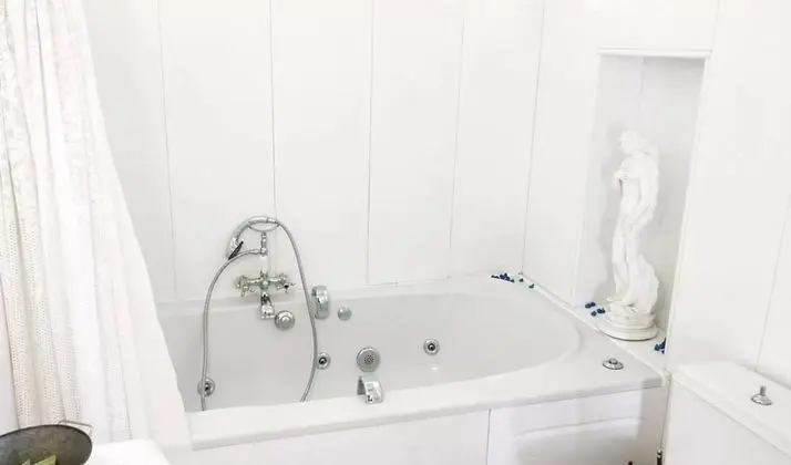 Mansion Superior Suite with Jetted Tub and Pool View