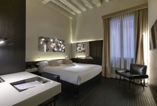 Deluxe Tek Büyük Yataklı Oda, Kanal Manzaralı