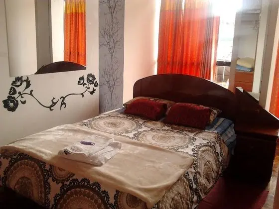 Honeymoon Apart Daire