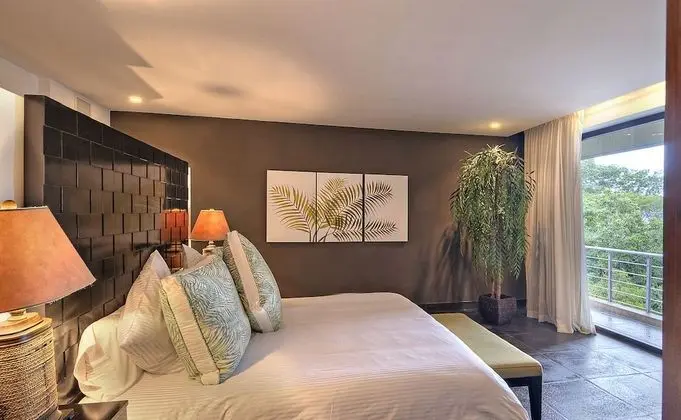 Panoramic Suites -Expansive Ocean Views - (# of bedrooms available depends on # of guests reserved)