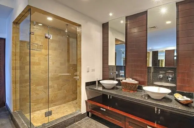 Panoramic Suites -Expansive Ocean Views - (# of bedrooms available depends on # of guests reserved)