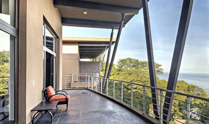 The Penthouse - Best Ocean Views - (# of bedrooms available depends on # of guests reserved)