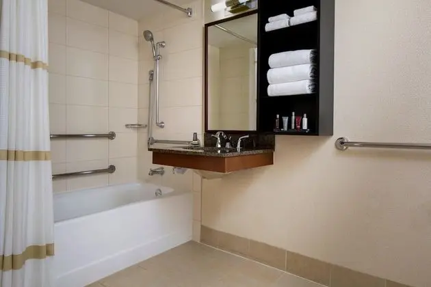 Oda, 1 En Büyük (King) Boy Yatak (Mobility Accessible, Tub)