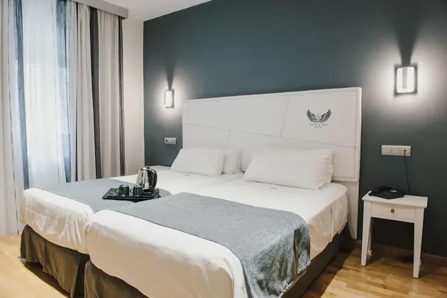 Tek Büyük veya İki Ayrı Yataklı Oda, Balkon
