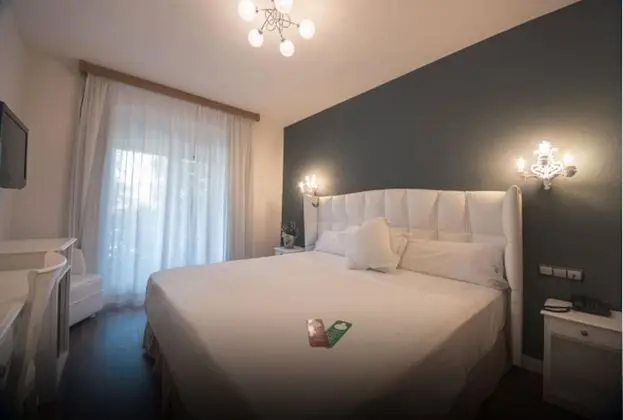 Tek Büyük veya İki Ayrı Yataklı Oda, Balkon