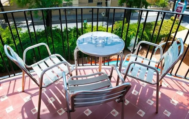 Tek Büyük veya İki Ayrı Yataklı Oda, Balkon