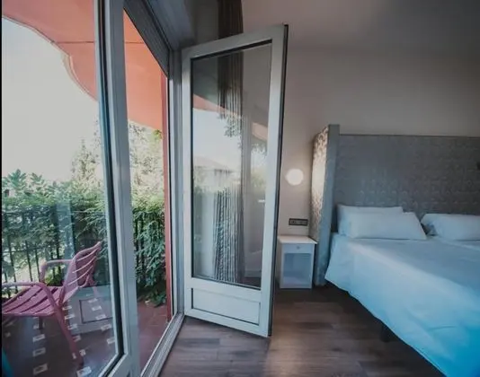 Tek Büyük veya İki Ayrı Yataklı Oda, Balkon