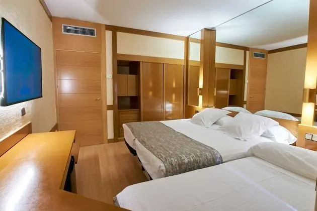 Family Tek Büyük Yataklı Oda (2 Adults + 2 Children)