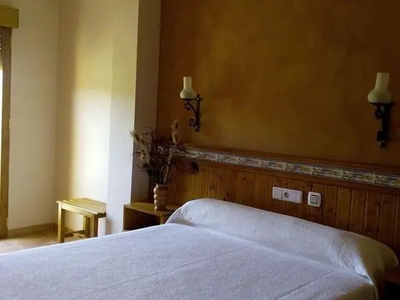 Büyük Yataklı Tek Kişilik Oda