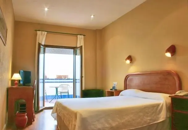 Tek Büyük Yataklı Oda (with extra bed)