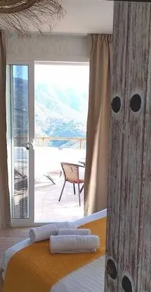 Premium Tek Büyük Yataklı Oda