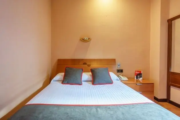 Büyük Yataklı Tek Kişilik Oda