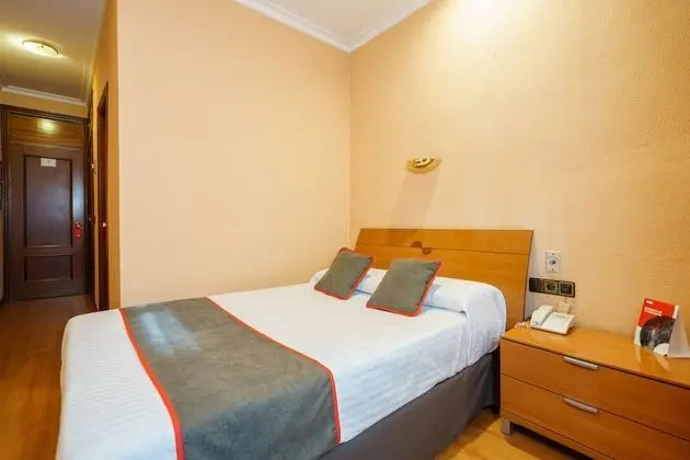 Büyük Yataklı Tek Kişilik Oda