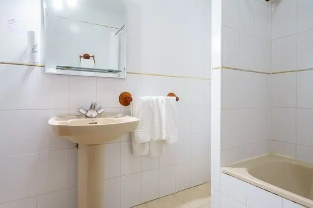 Büyük Yataklı Tek Kişilik Oda