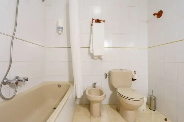 Büyük Yataklı Tek Kişilik Oda