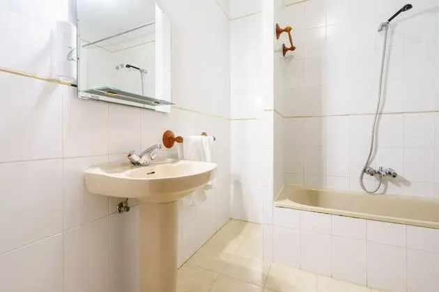 Büyük Yataklı Tek Kişilik Oda