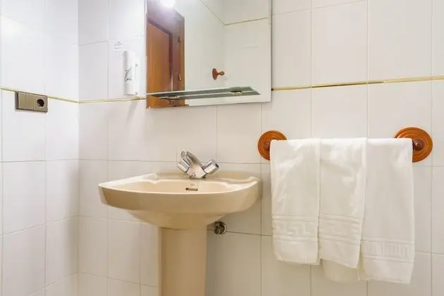 Büyük Yataklı Tek Kişilik Oda