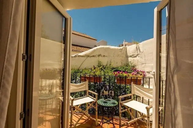 Superior Tek Büyük veya İki Ayrı Yataklı Oda, Balkon, Avlu Manzaralı