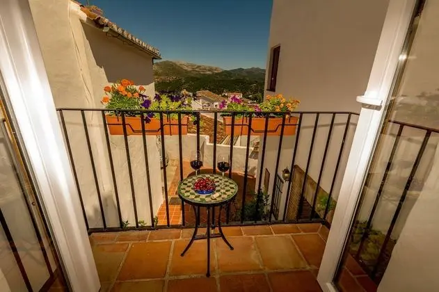 Superior Tek Büyük veya İki Ayrı Yataklı Oda, Balkon, Avlu Manzaralı