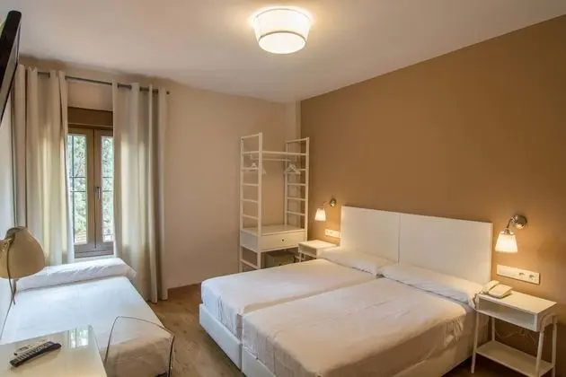 Tek Büyük Yataklı Oda (with extra bed 3 ADULTS)