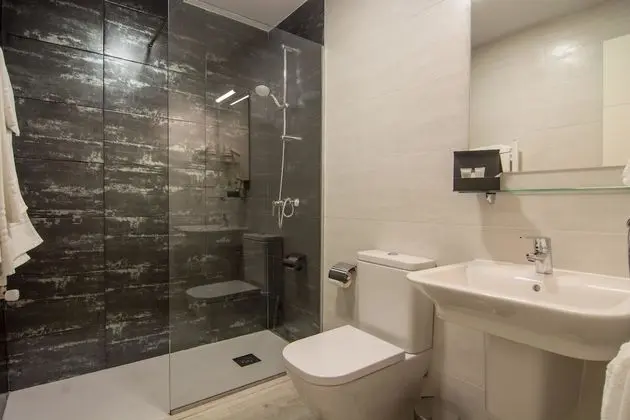 Tek Büyük Yataklı Oda (with extra bed 3 ADULTS)