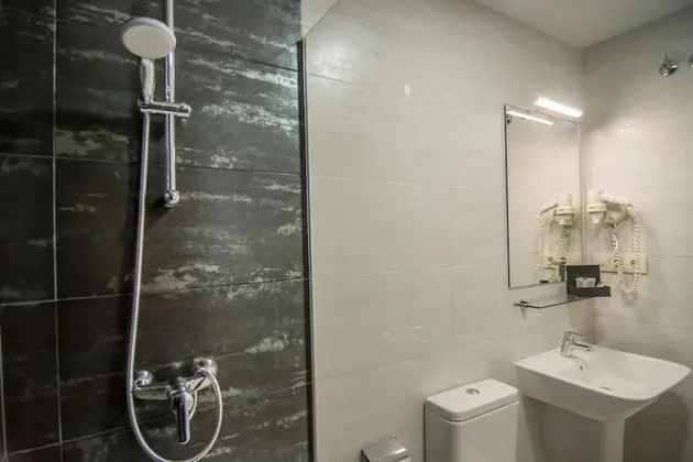 Tek Büyük Yataklı Oda (with extra bed 3 ADULTS)