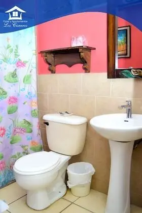 Habitación triple económica con ventilador