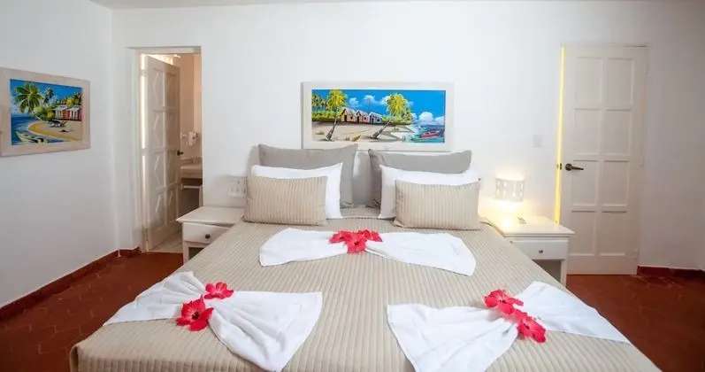 Los Corales Club House Economy Studio