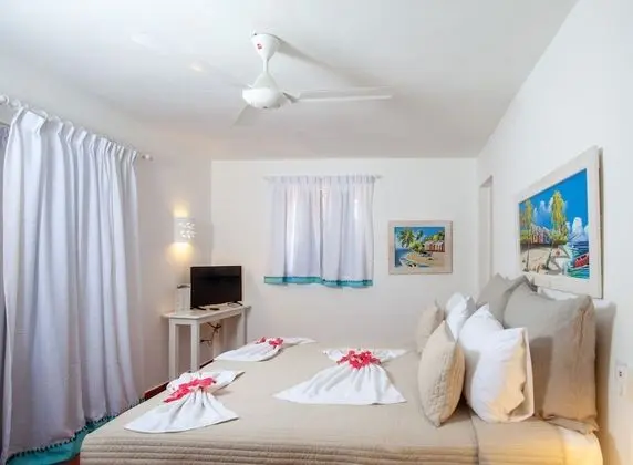 Los Corales Club House Economy Studio