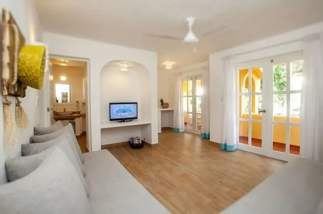 Los Corales Villas Beach View Junior Suite