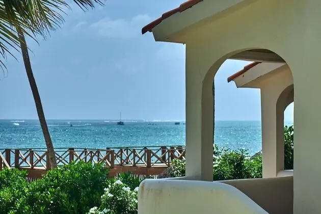 Los Corales Villas Beach View Junior Suite