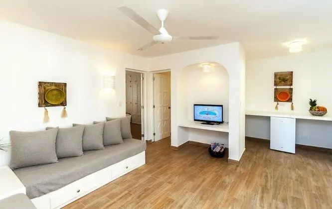 Los Corales Villas Beach View Superior Suite