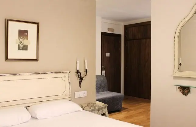 Deluxe Tek Büyük Yataklı Oda, Bahçe Manzaralı (Jara)