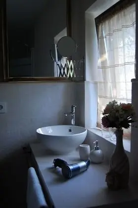 Deluxe Tek Büyük Yataklı Oda, Bahçe Manzaralı (Jara)