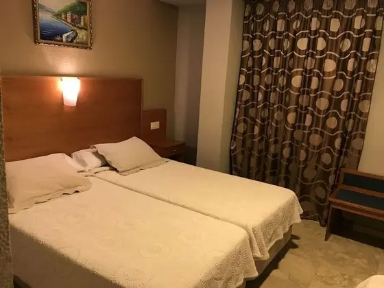 Üç Kişilik Oda