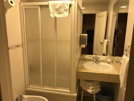 Üç Kişilik Oda