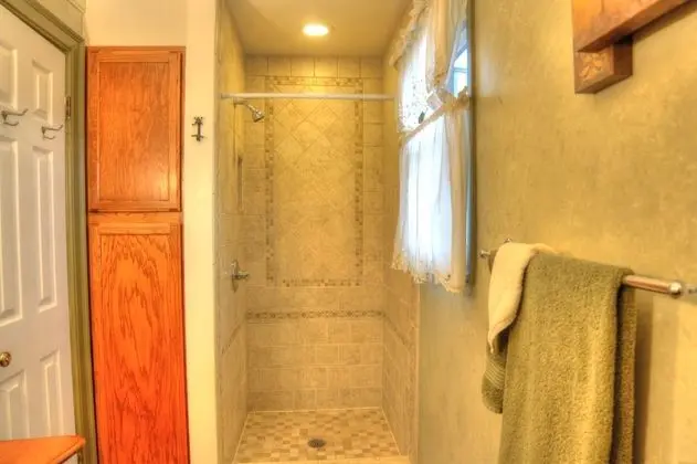 Oda, Özel Banyo (Sage Room)