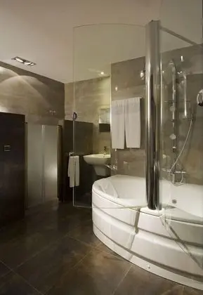 Süit, Sıcak Su Küveti