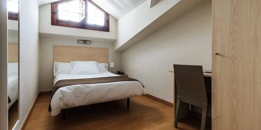 Basic Büyük Yataklı Tek Kişilik Oda