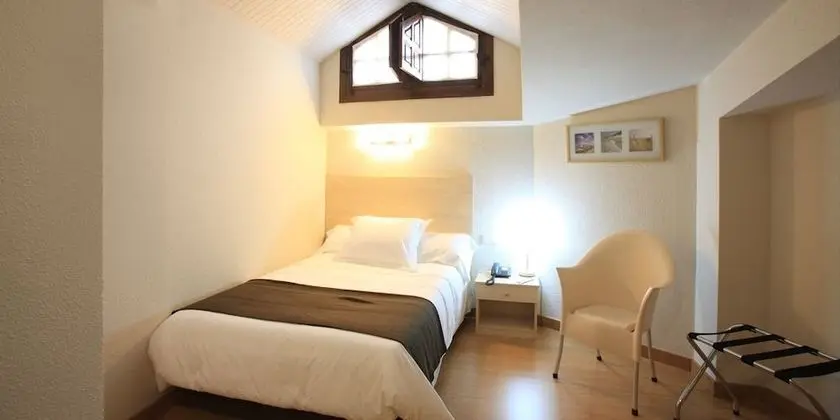 Basic Büyük Yataklı Tek Kişilik Oda